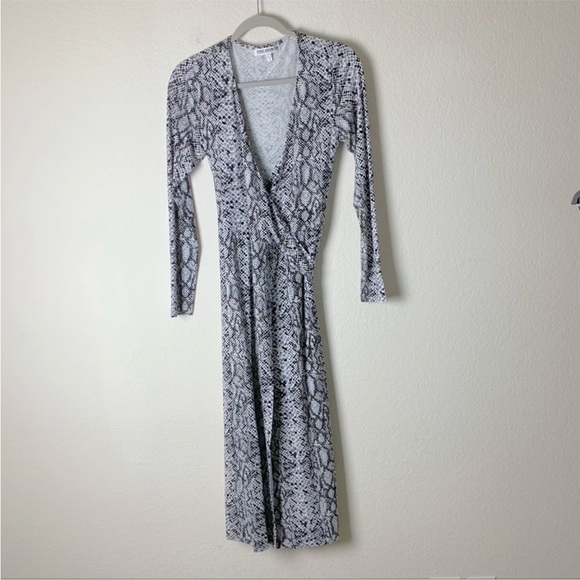 Good American The Runaway long sleeve snake print Wrap Dress - Picture 2 of 12